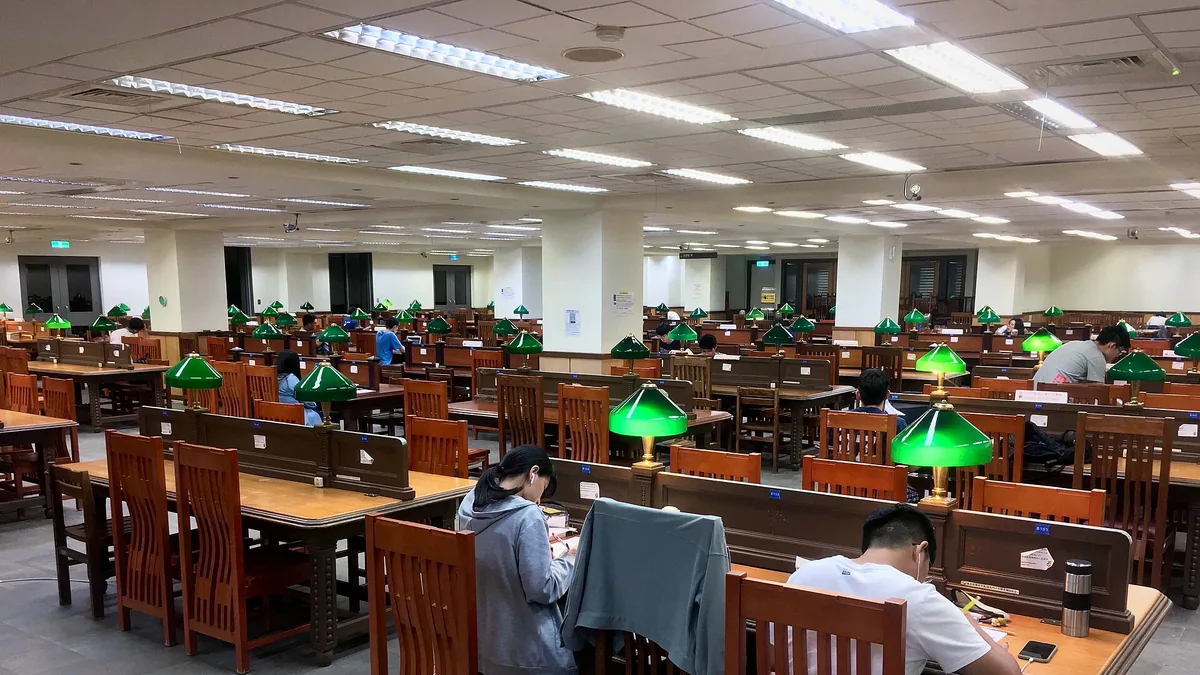 职场心理,会议余波,社交尴尬相关真实生活场景